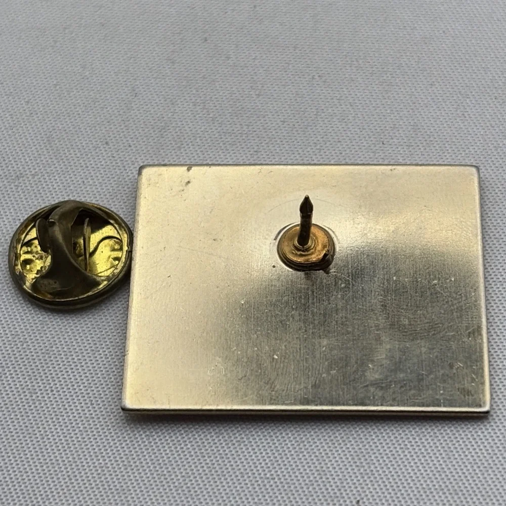 Levi Strauss Signature Jeans Clothing Company Lapel Hat Pin